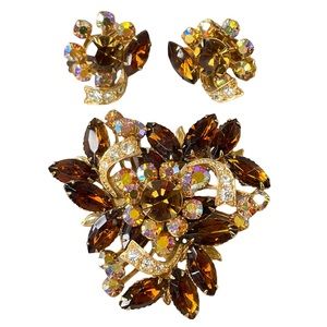 Brown & Clear Rhinestone Brooch Mid Century Set Clip On Earrings Riveted Vintage